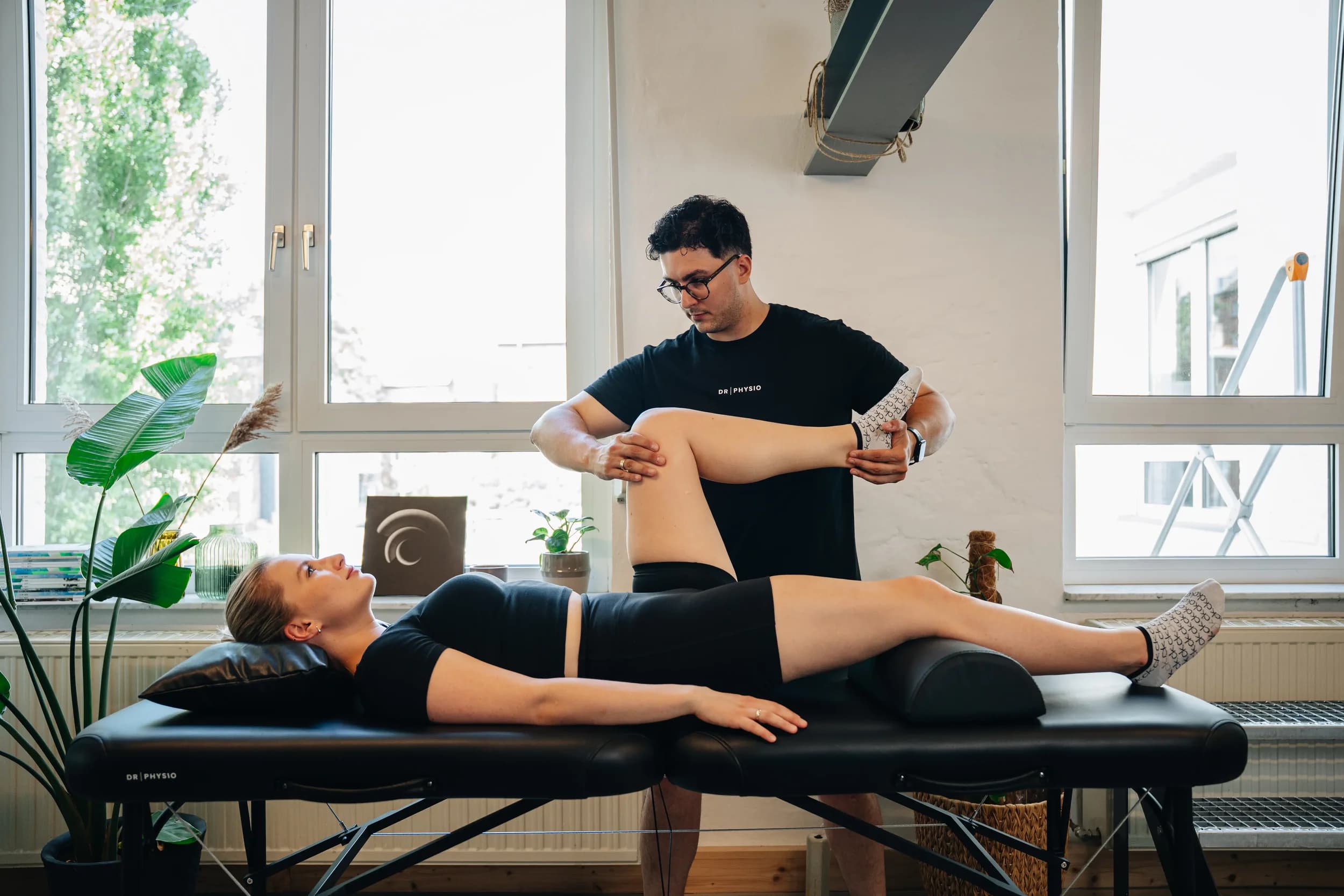 Mobilisation des Knies — manuelle Technik am Patienten